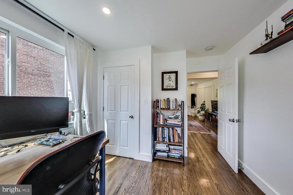 213 Hawaii Avenue Ne - Photo 10