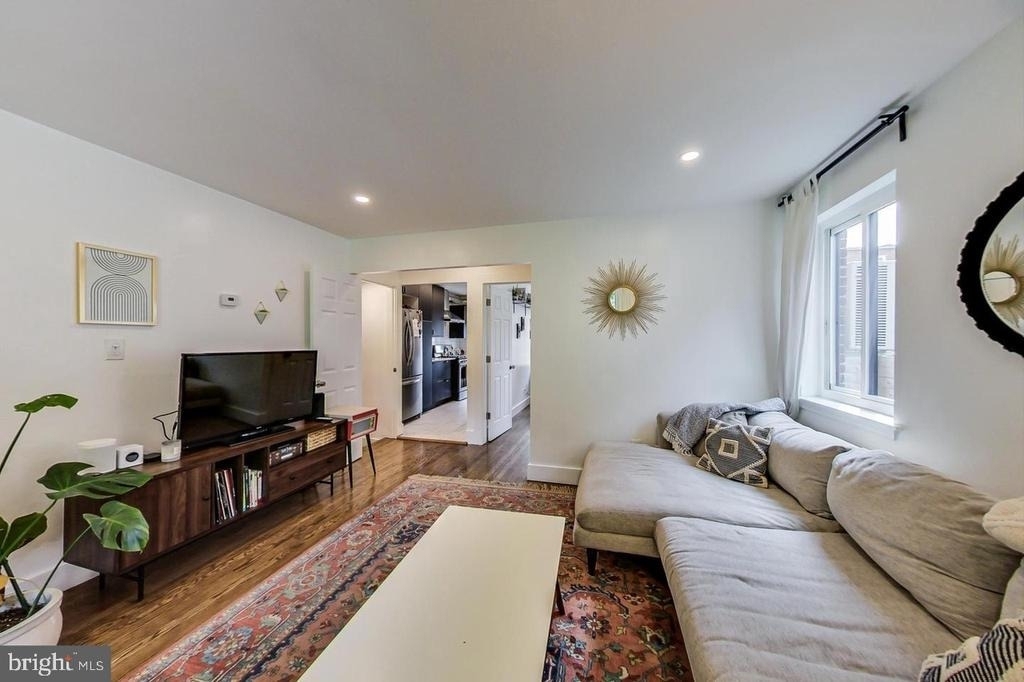 213 Hawaii Avenue Ne - Photo 2