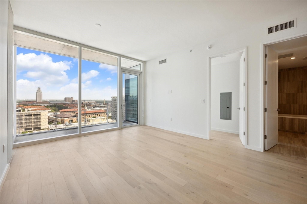 313 W 17th St - Photo 1