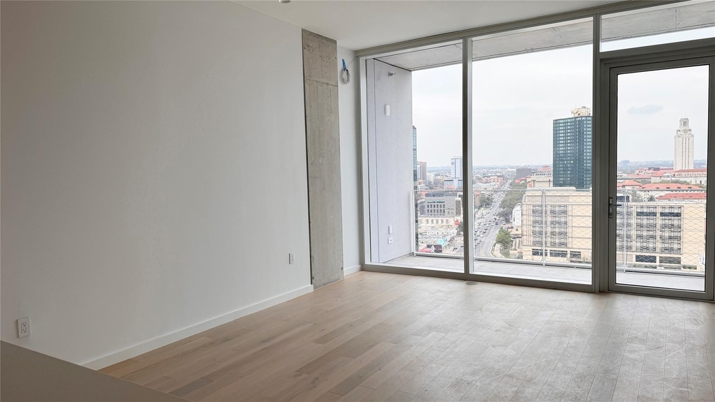 313 W 17th St - Photo 8