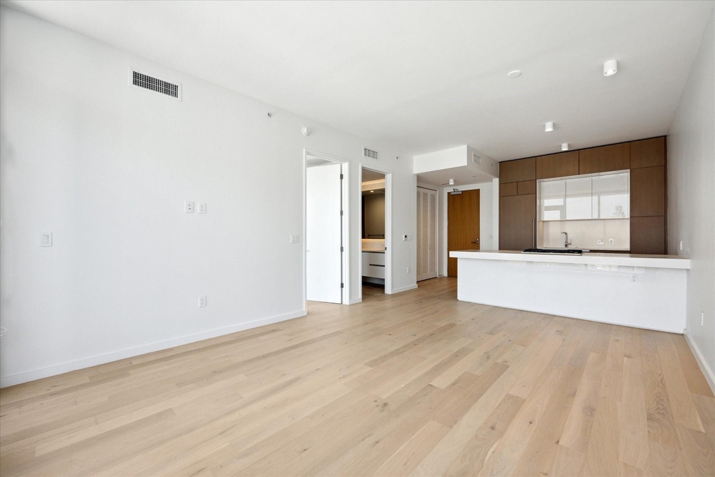 313 W 17th St - Photo 10