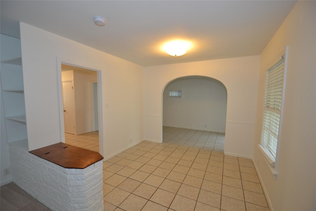 1211 Ridgemont Dr - Photo 3