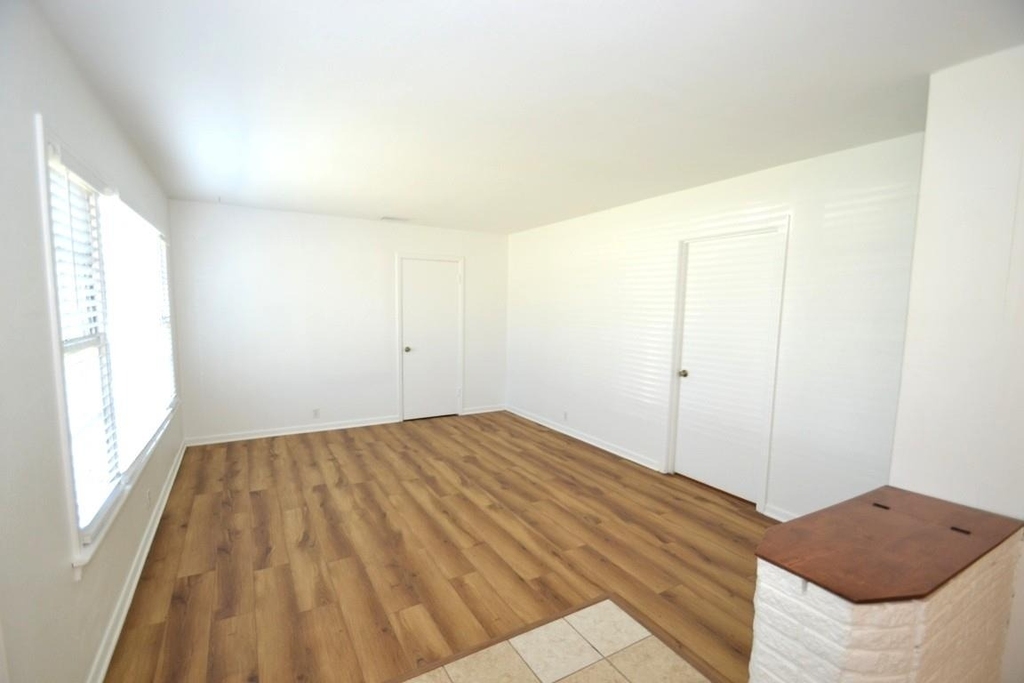 1211 Ridgemont Dr - Photo 1