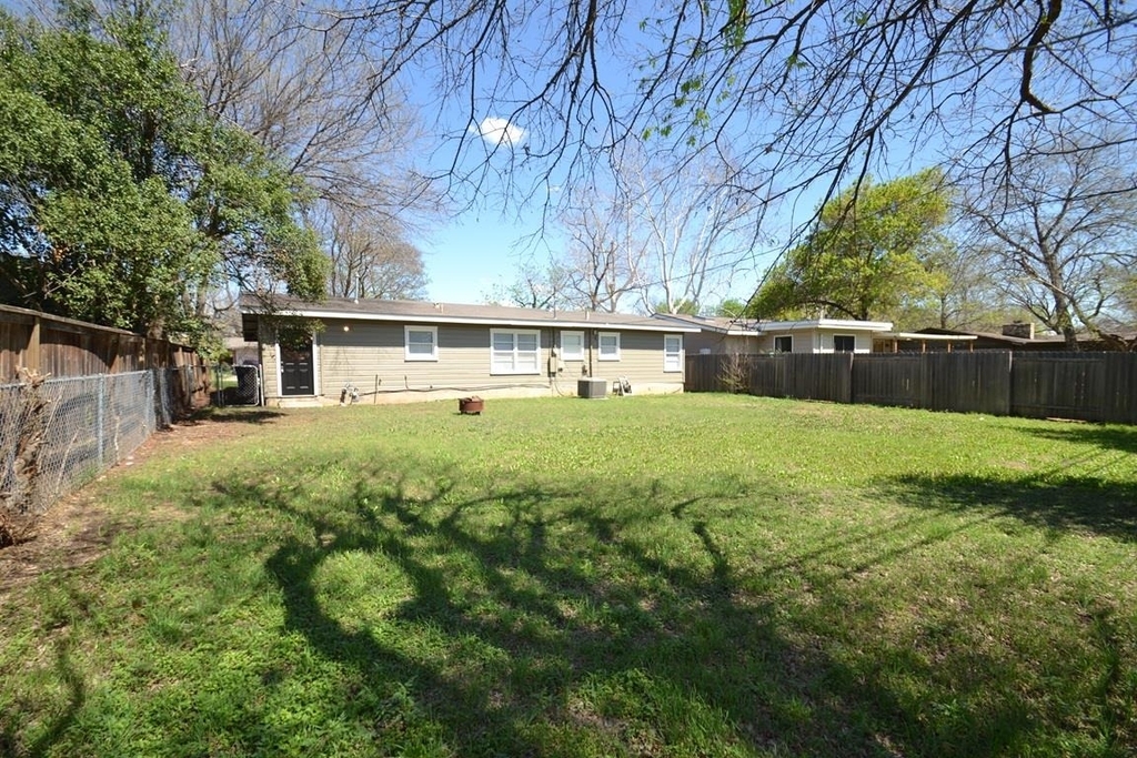 1211 Ridgemont Dr - Photo 23