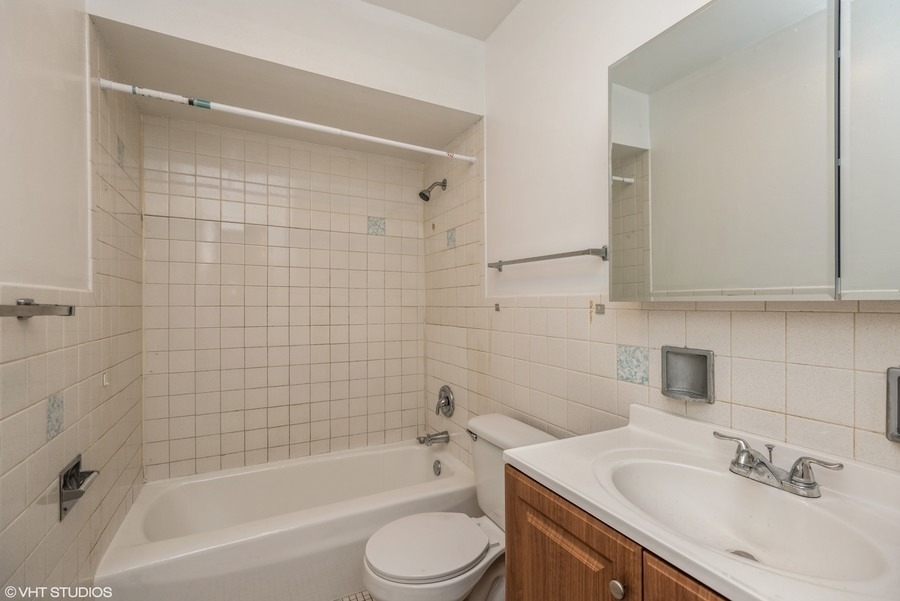 2001 W Touhy Avenue - Photo 1