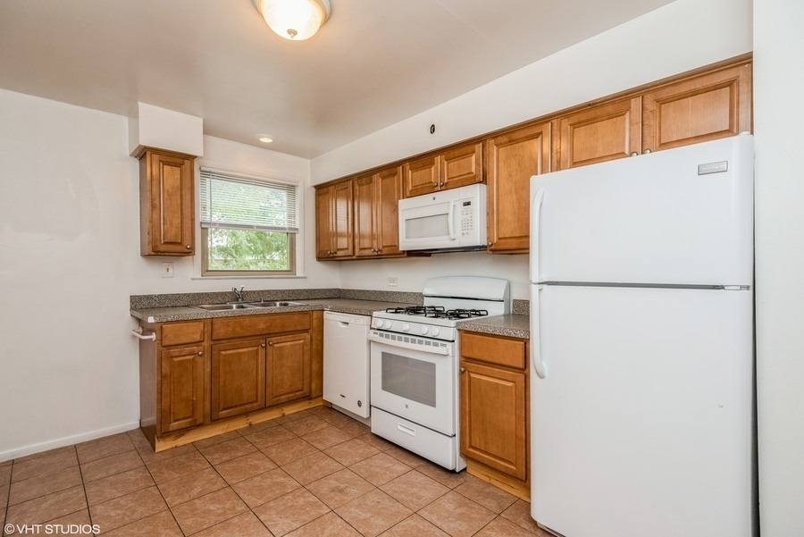 2001 W Touhy Avenue - Photo 4