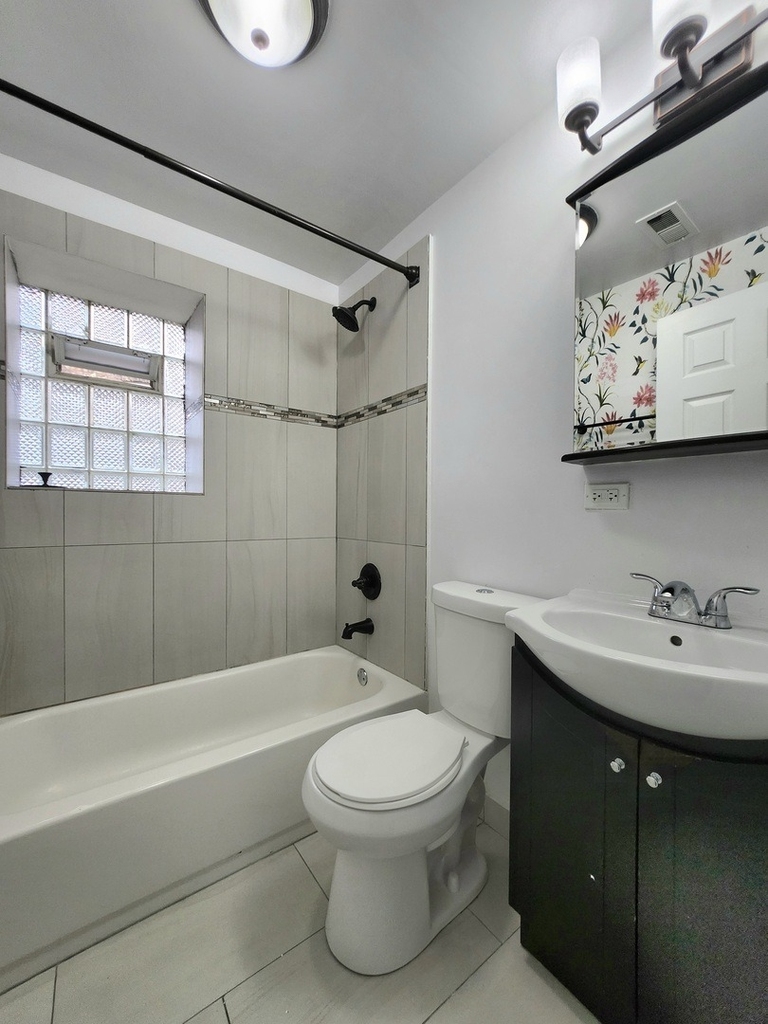 1941 W 21st Place - Photo 4