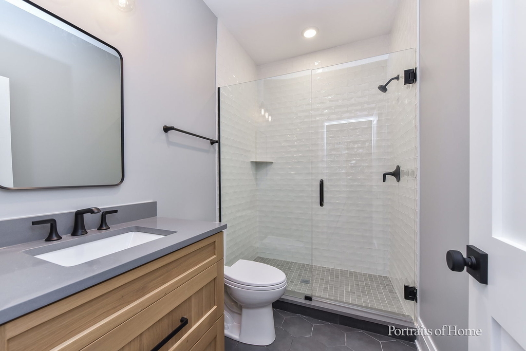 2135 N Lakewood Avenue - Photo 24