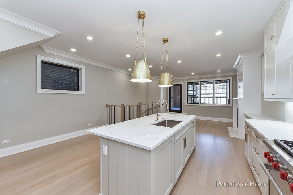 2135 N Lakewood Avenue - Photo 10