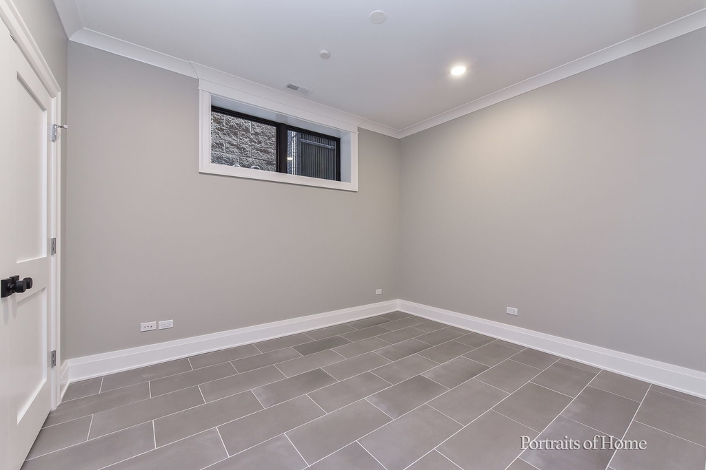2135 N Lakewood Avenue - Photo 22