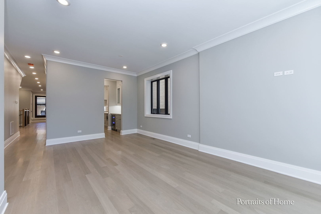 2135 N Lakewood Avenue - Photo 3