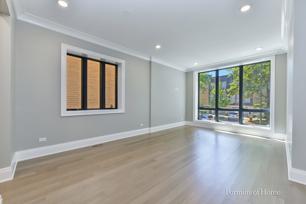 2135 N Lakewood Avenue - Photo 1
