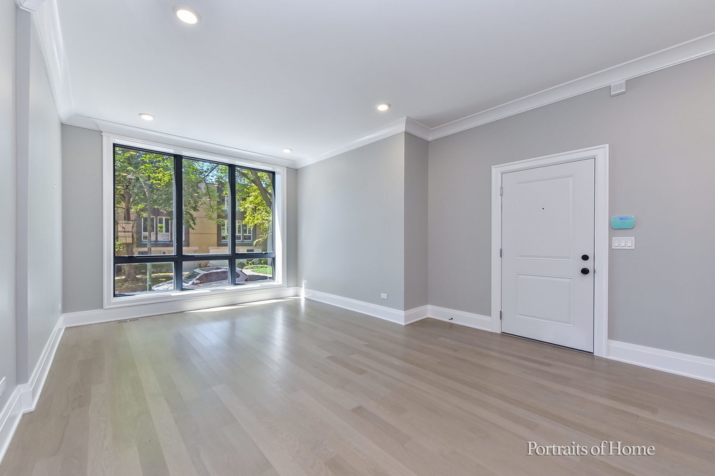 2135 N Lakewood Avenue - Photo 2