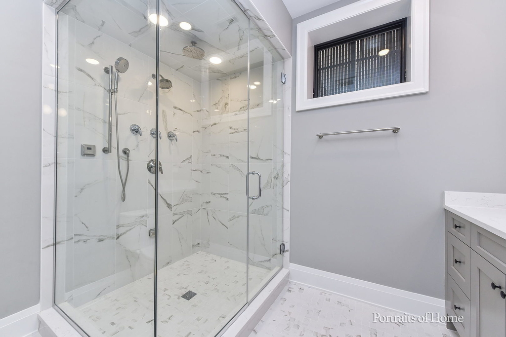 2135 N Lakewood Avenue - Photo 20