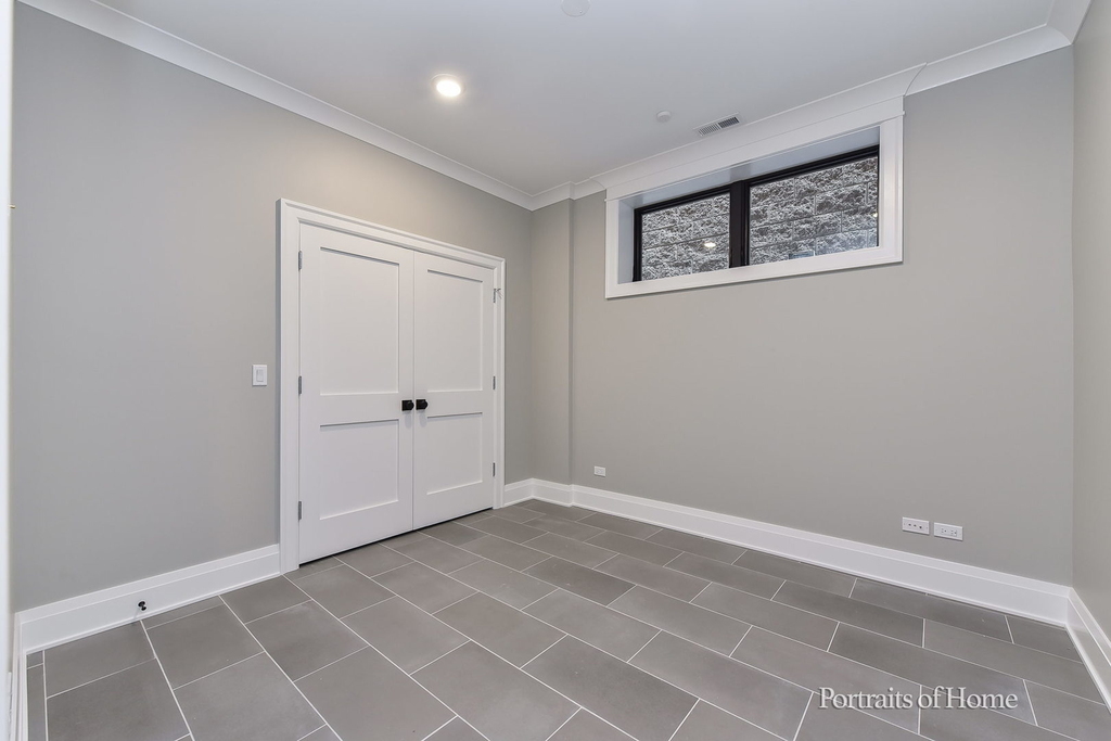 2135 N Lakewood Avenue - Photo 26
