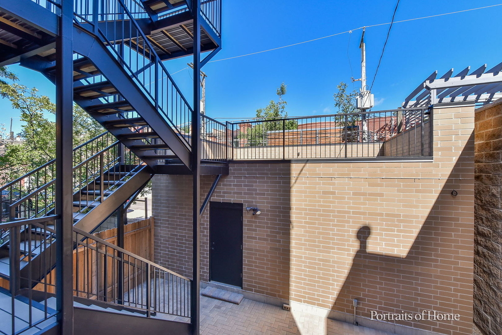 2135 N Lakewood Avenue - Photo 29
