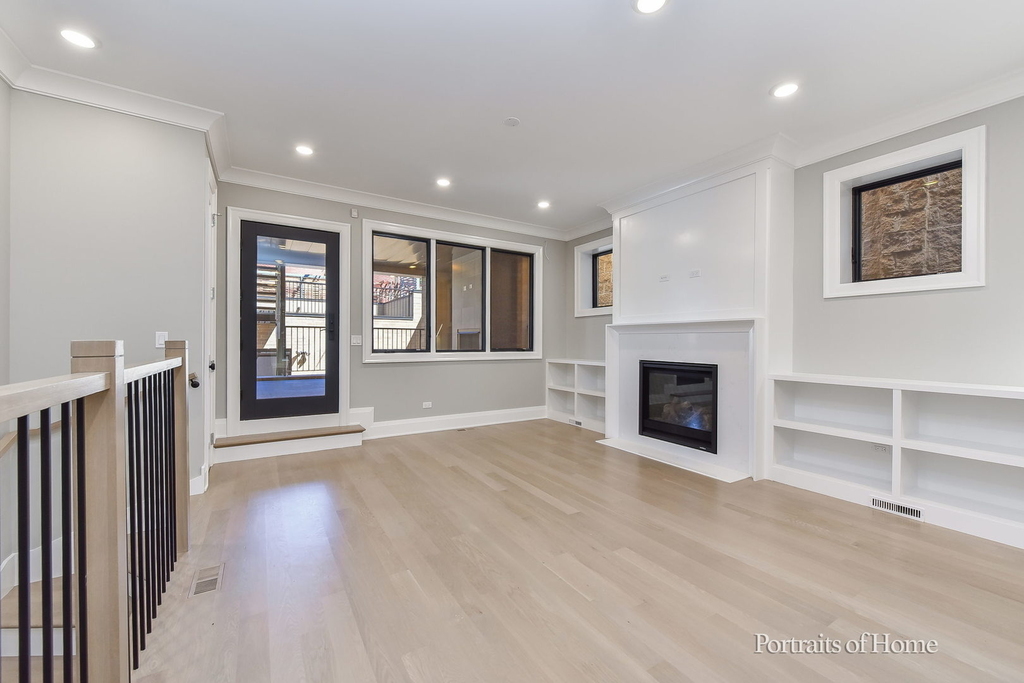 2135 N Lakewood Avenue - Photo 14
