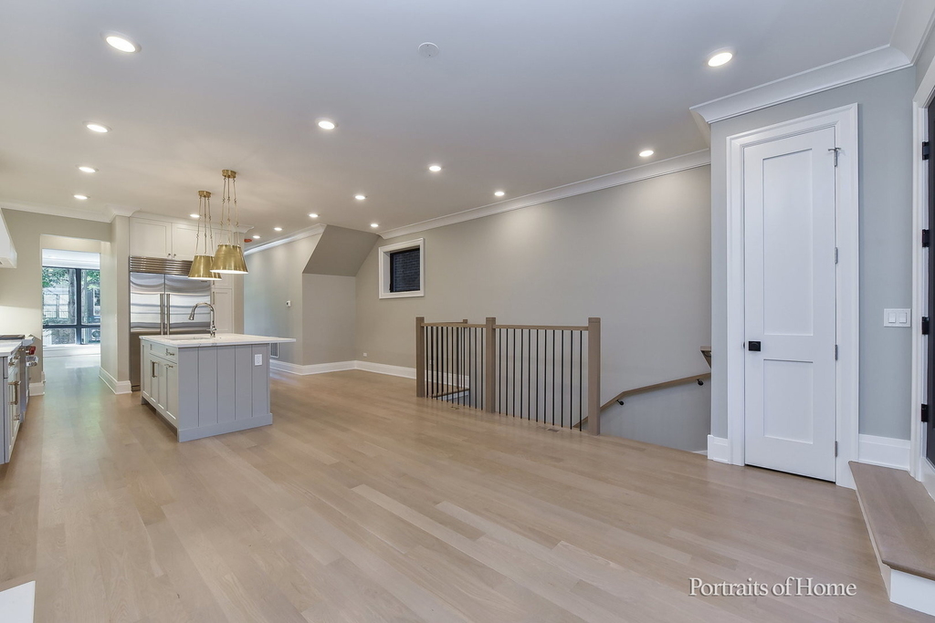2135 N Lakewood Avenue - Photo 13
