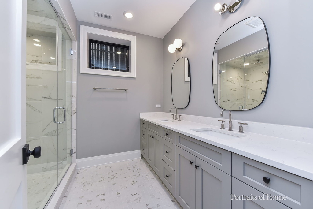 2135 N Lakewood Avenue - Photo 19