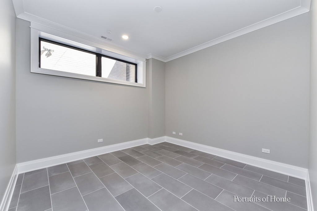 2135 N Lakewood Avenue - Photo 25