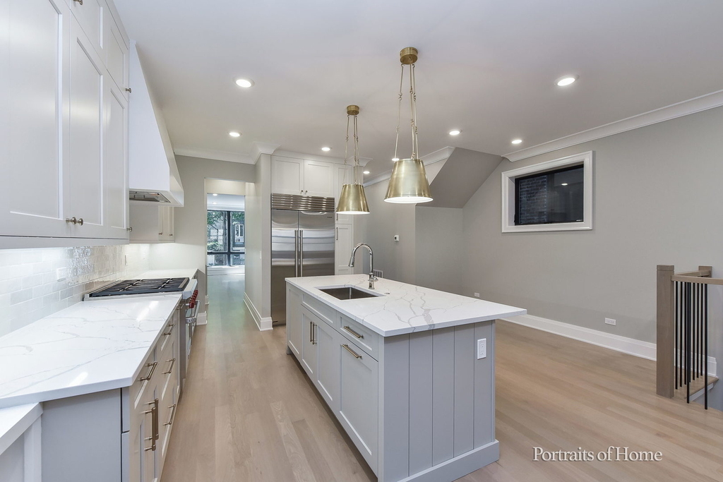 2135 N Lakewood Avenue - Photo 9