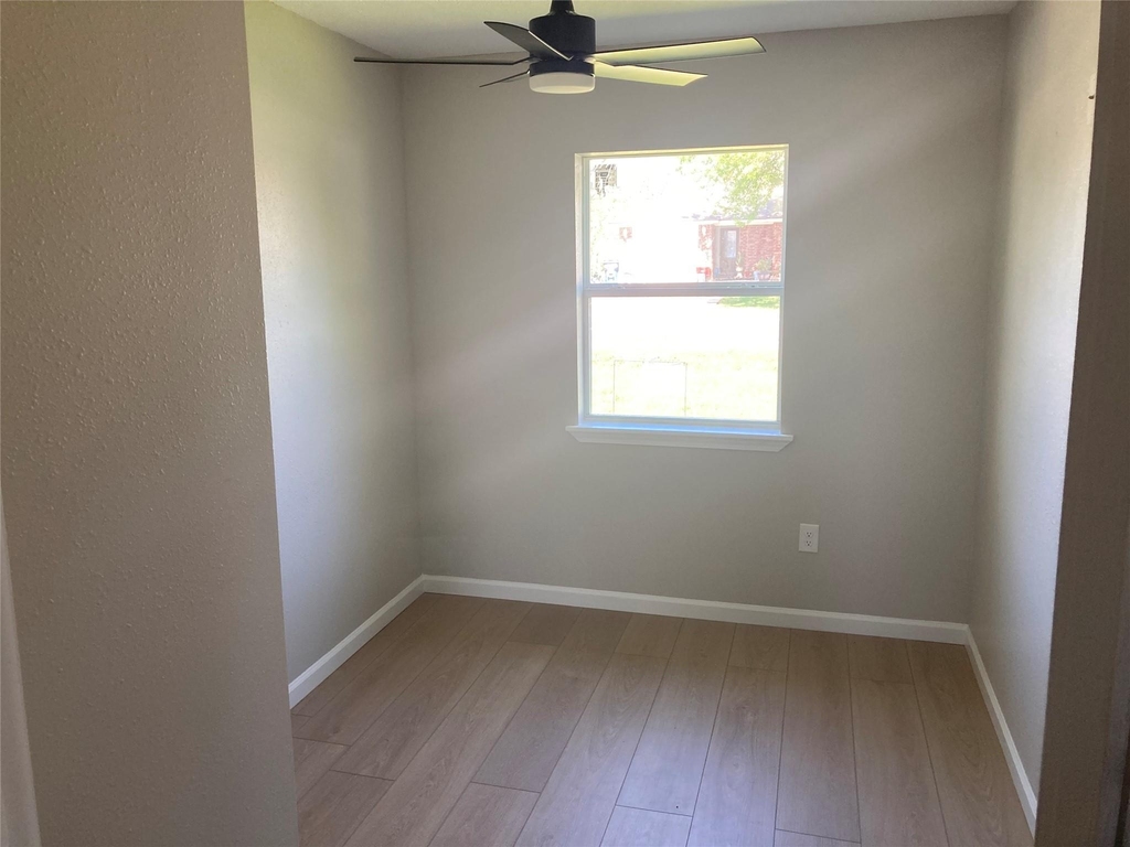 2627 32nd Avenue N - Photo 9