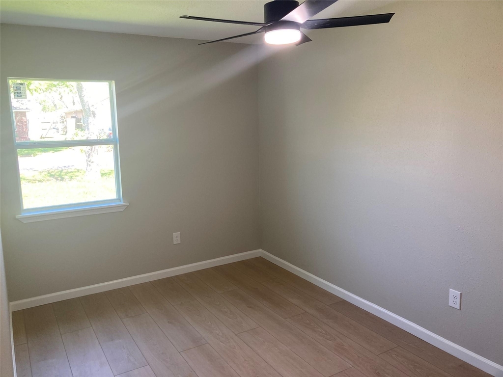 2627 32nd Avenue N - Photo 7