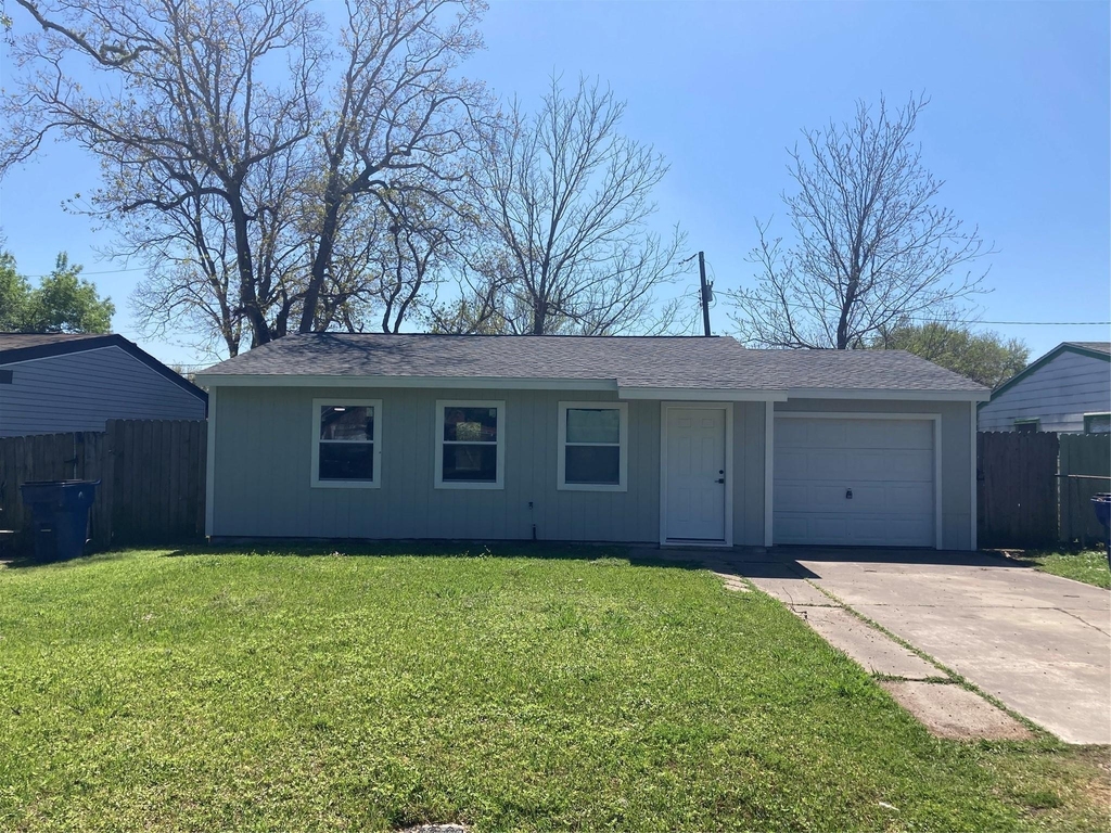 2627 32nd Avenue N - Photo 0