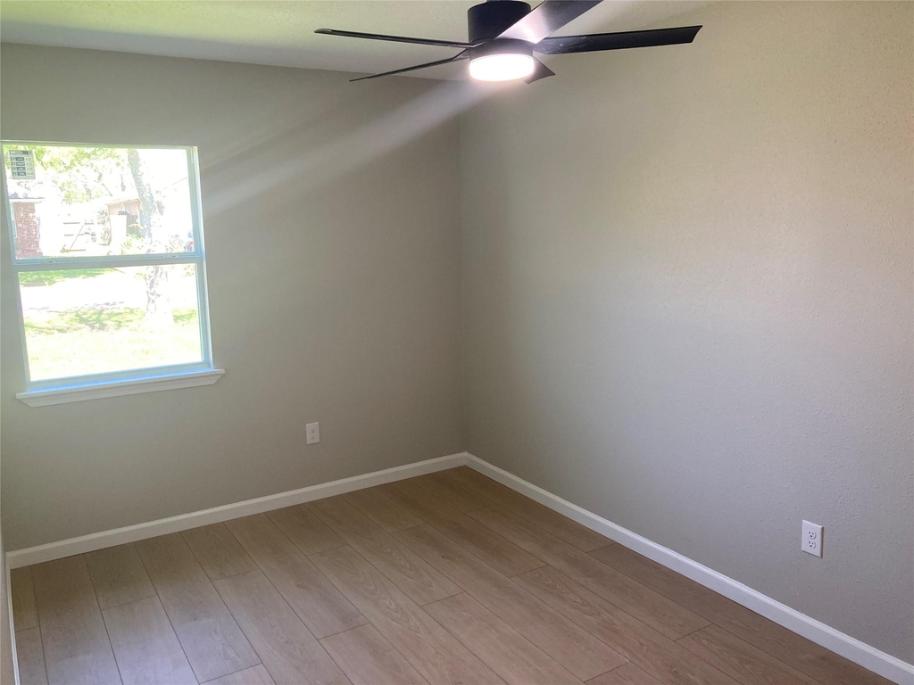 2627 32nd Avenue N - Photo 6