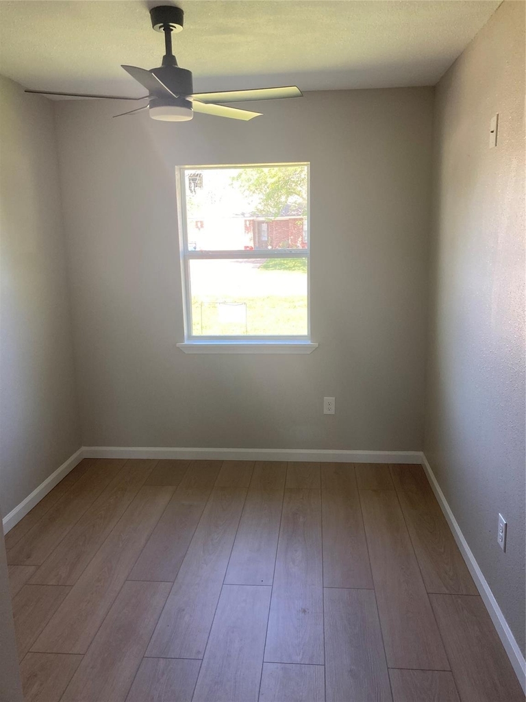 2627 32nd Avenue N - Photo 8