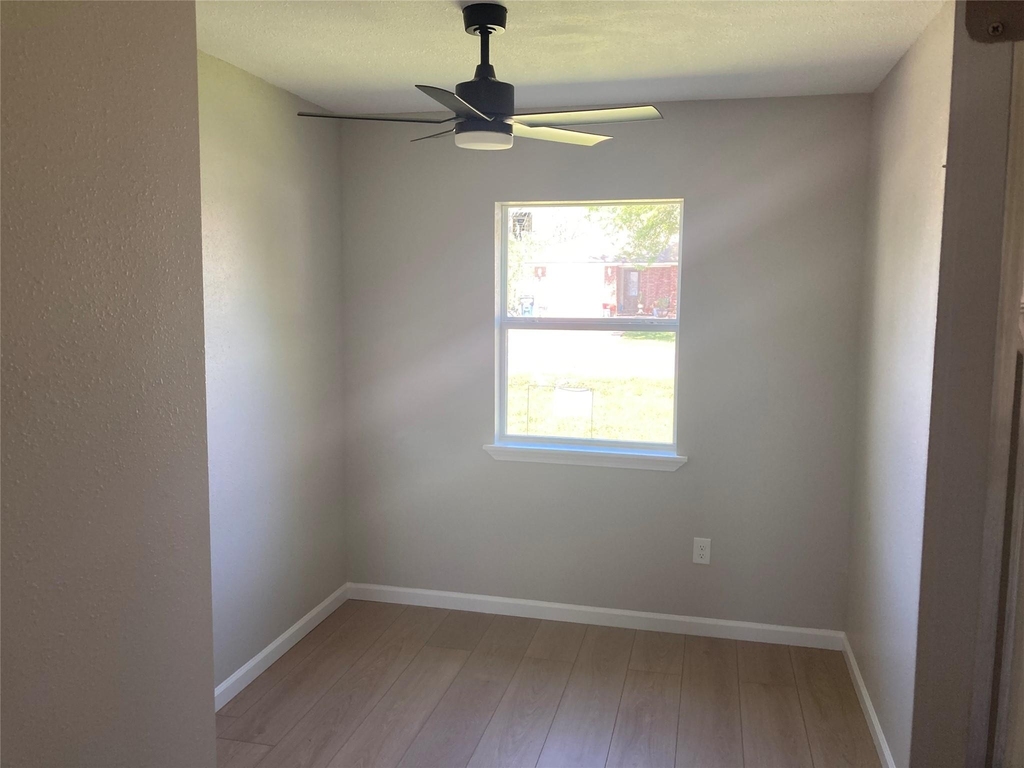 2627 32nd Avenue N - Photo 10