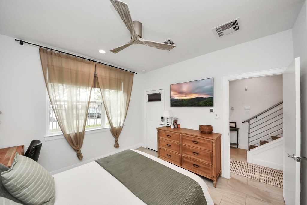 1721 Eado Point Lane - Photo 3