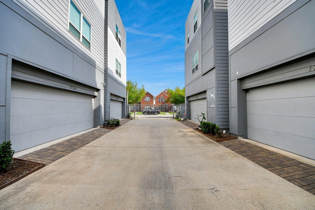 1721 Eado Point Lane - Photo 35