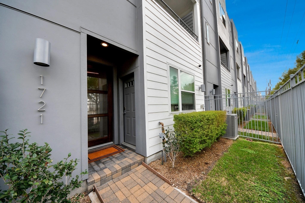 1721 Eado Point Lane - Photo 1