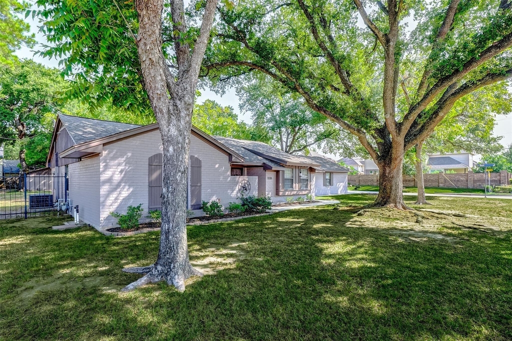 9218 Hammerly Boulevard - Photo 2