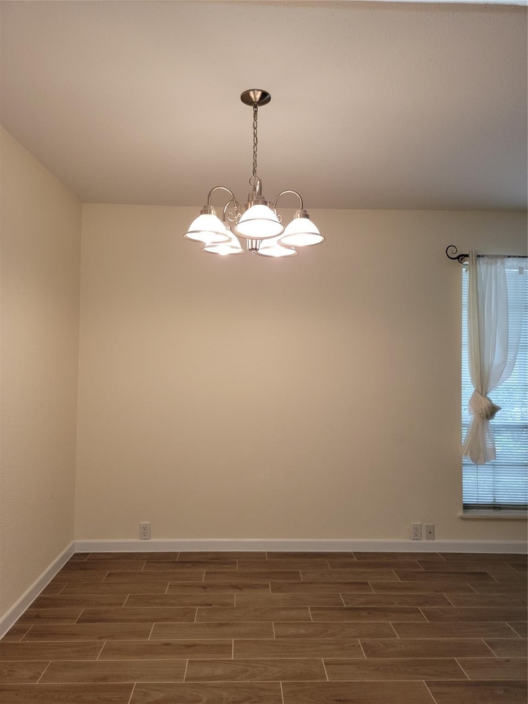2101 Fountain View Drive - Photo 2