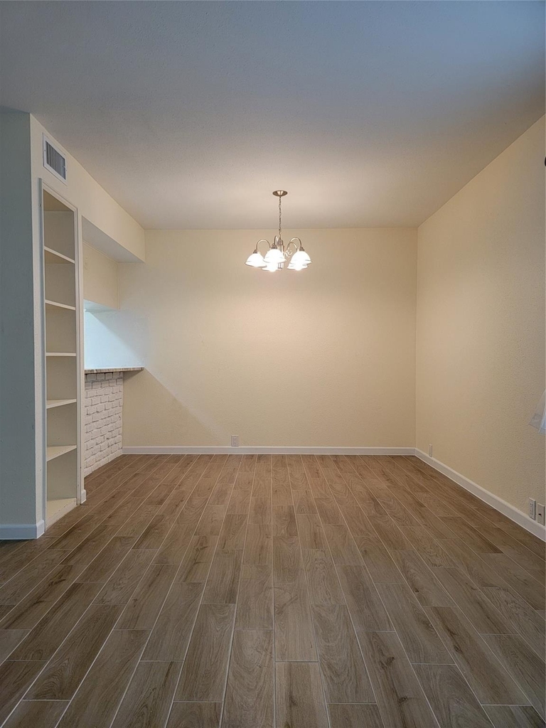 2101 Fountain View Drive - Photo 3