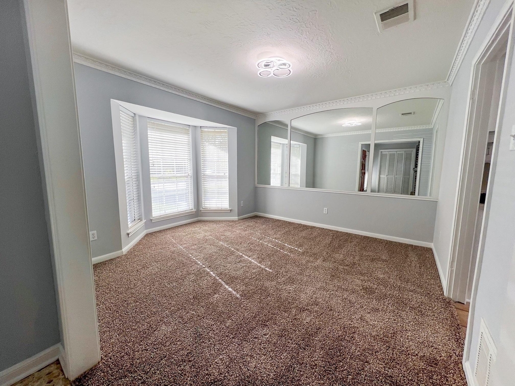 9206 Sharpview Drive - Photo 4