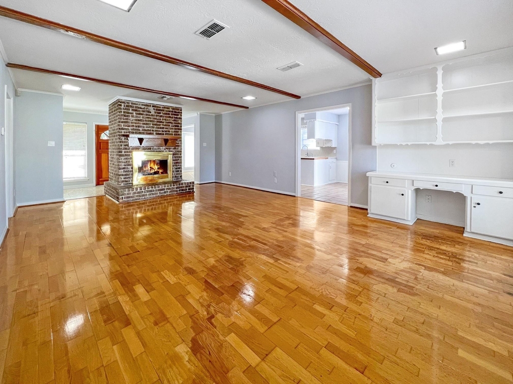 9206 Sharpview Drive - Photo 8