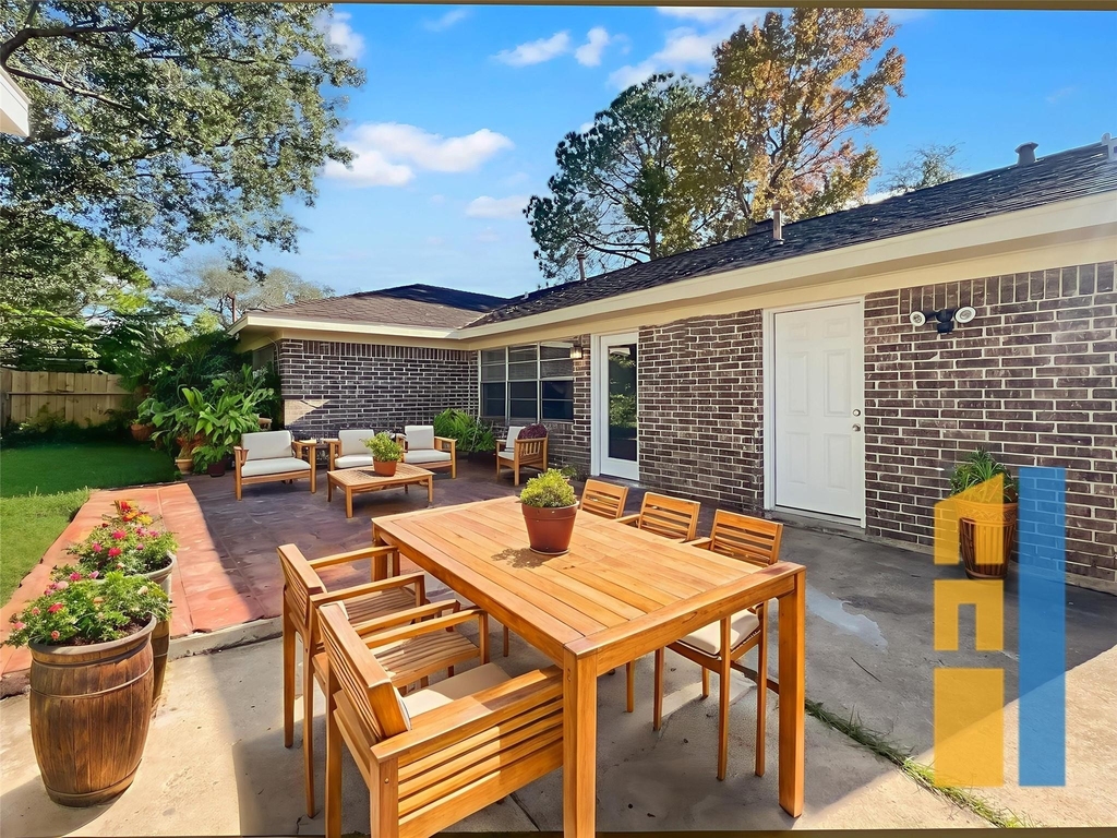 9206 Sharpview Drive - Photo 3