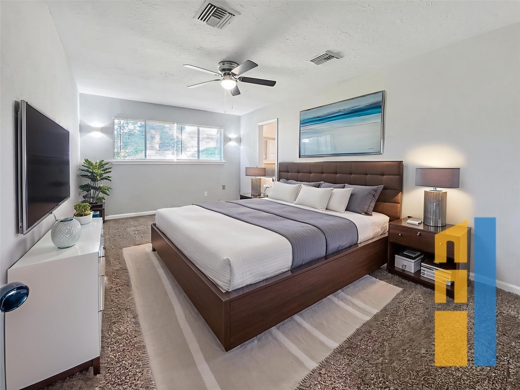 9206 Sharpview Drive - Photo 2