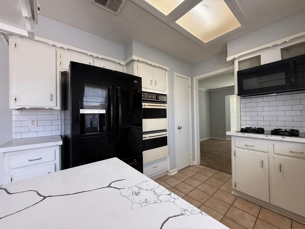 9206 Sharpview Drive - Photo 12