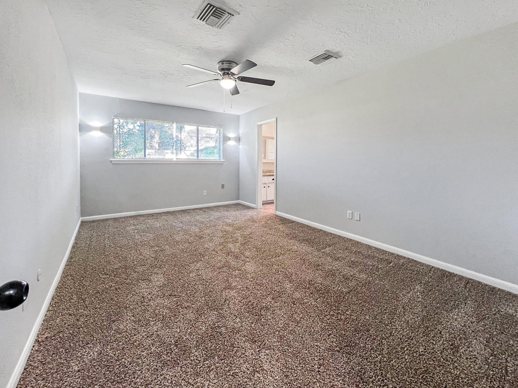 9206 Sharpview Drive - Photo 14