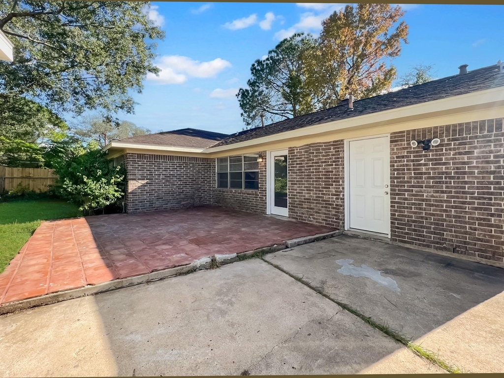 9206 Sharpview Drive - Photo 24