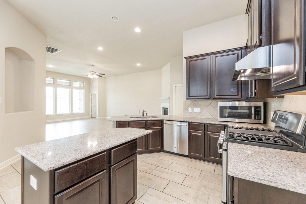 23818 Hawthorn Dale Court - Photo 3