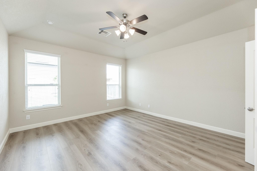 23818 Hawthorn Dale Court - Photo 4