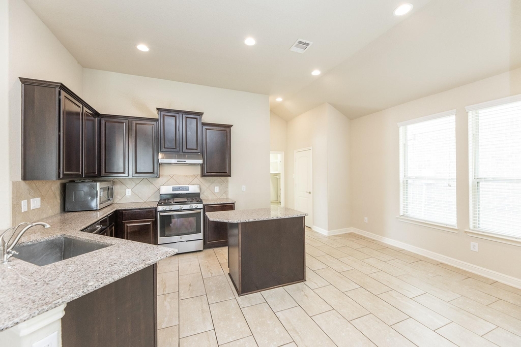 23818 Hawthorn Dale Court - Photo 2
