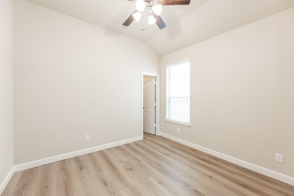 23818 Hawthorn Dale Court - Photo 12