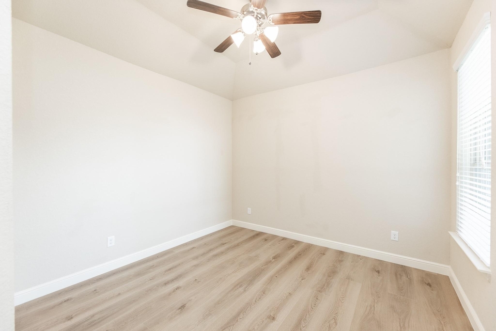 23818 Hawthorn Dale Court - Photo 22