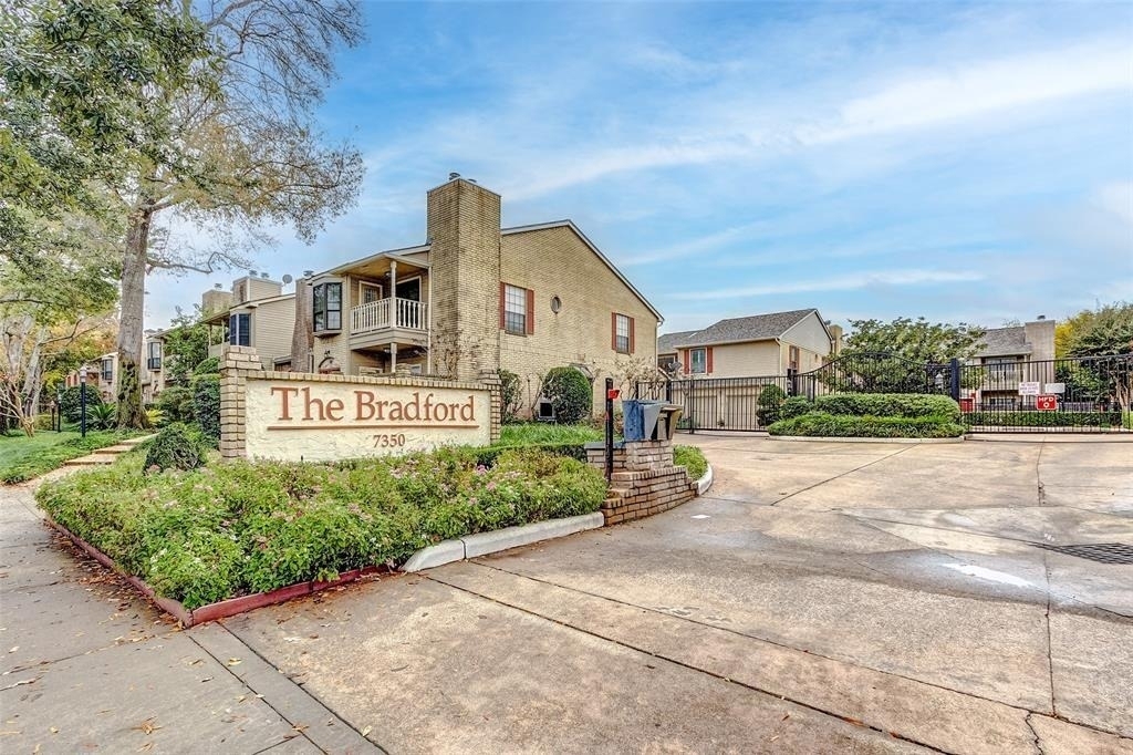 7350 Kirby Drive - Photo 16